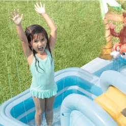 ⁦בריכת פעילות מתנפחת לפעוטות, בעיצוב ג'ונגל אי ההרפתקאות דגם 57161 מבית INTEX במידות 244X198X71ס"מ⁩ – תמונה ⁦3⁩