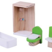 ריהוט מעץ מלא לבית בובות חדר מקלחת לבית בובות הכולל אמבטיה, מקלחת, שידה עם מראה ואסלה.