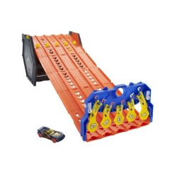 3חניון עם ידית נפתח למסלול מירוצים מבית Hot Wheels