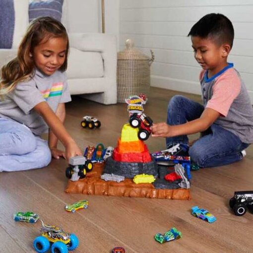 Hot Wheels - משאית מפלצתית מארז חצר הריסוקים 2