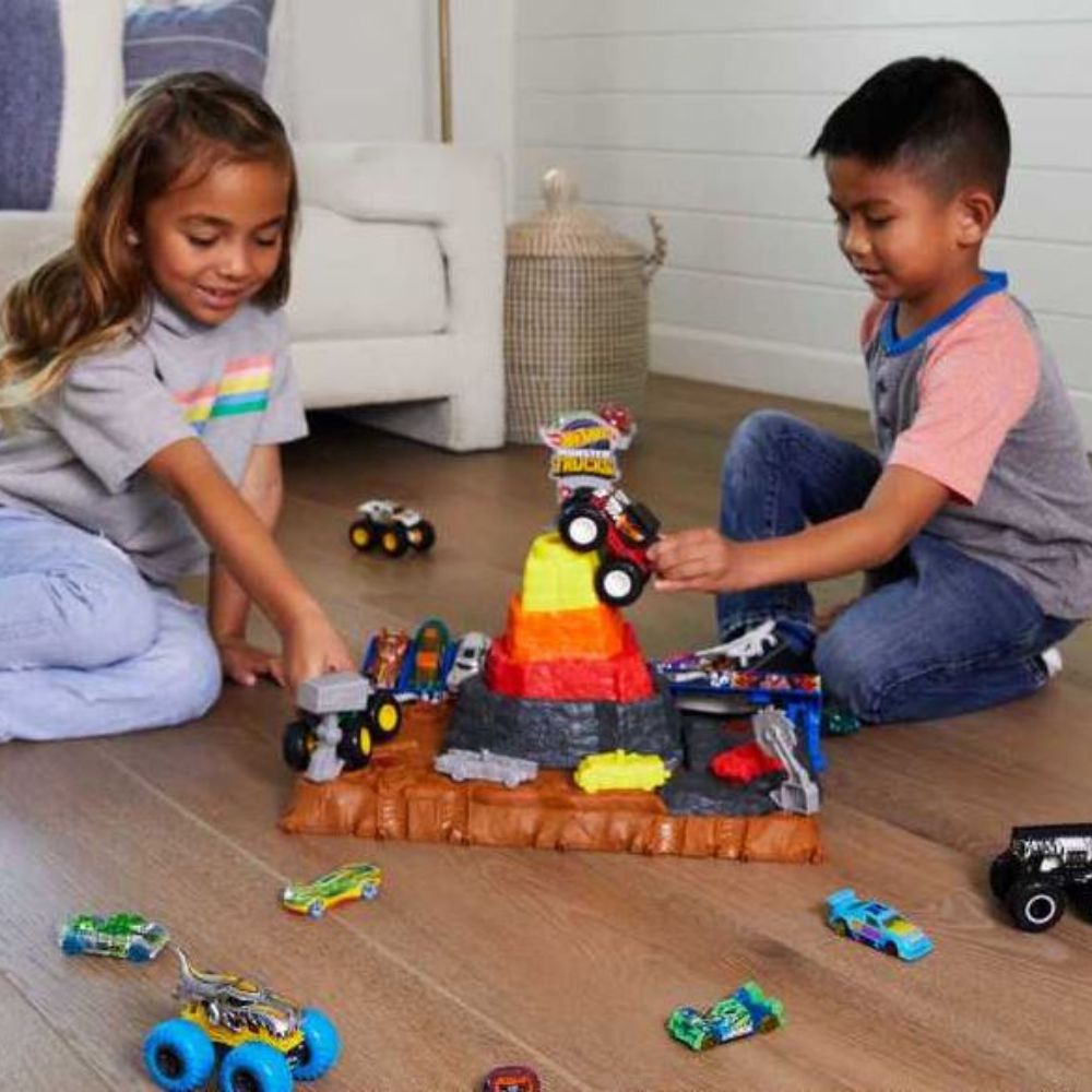 Hot Wheels - משאית מפלצתית מארז חצר הריסוקים 2