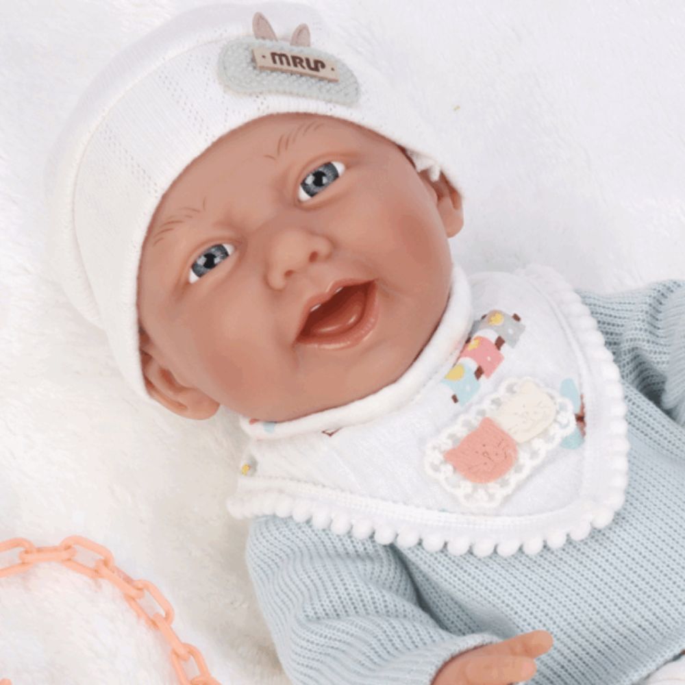 בובת תינוק ריאליסטית 40 ס"מ גוף ויניל כולל בקבוק, מוצץ וסט לבוש – תמונה 4