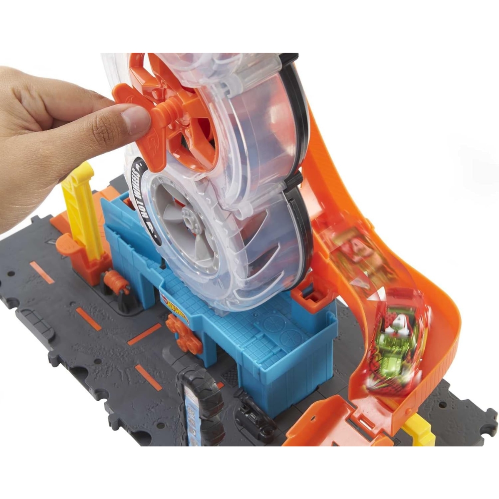 מסלול חנות הצמיגים המסתובבת – Hot Wheels City Super Twist – תמונה 4